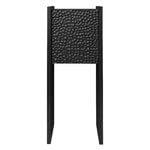 Ferm Living Scarni Pedestal kaappi, tummaksi petsattu saarni, näkymä 1