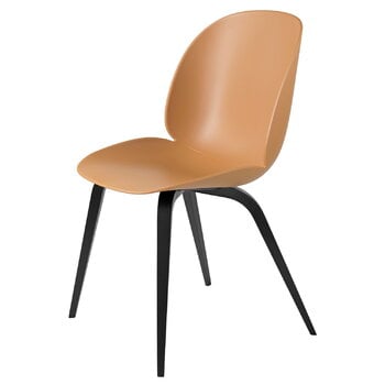 GUBI Chaise Beetle, hêtre teinté noir - marron ambré