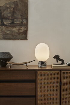 Audo Copenhagen Lampe de table JWDA, marbre Calacatta Viola