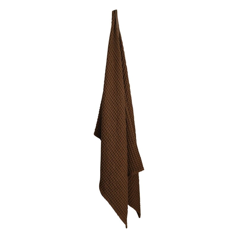 https://media.fds.fi/product_image/800/The-Organic-Company_Big_waffle_towel_and_blanket_teak_hanging.jpg